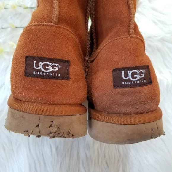 COPY - UGG Chestnut Boots Color Brown SIZE 9 . - Picture 7 of 17